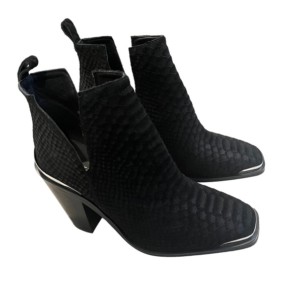 NWOT, Jeffrey Campbell Hunt The Plains Black Suede Bootie Sz